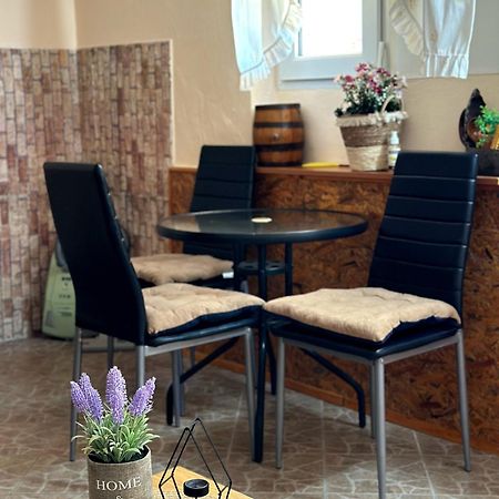 Ninic Family Apartments Тиват Екстериор снимка